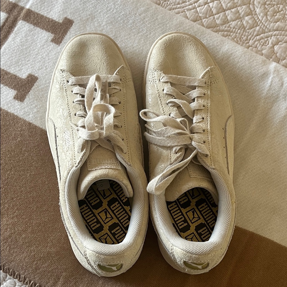 PUMA suede beige sneakers Size 8
